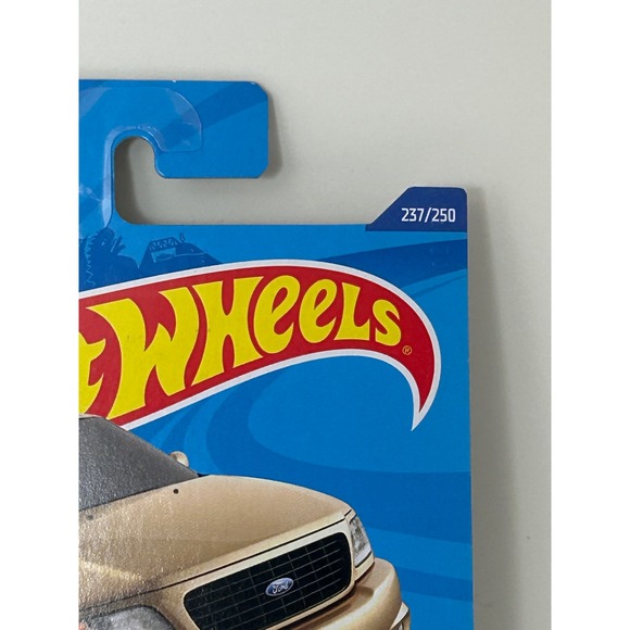 Hot Wheels 99 Ford F-150 SVT Lightning Gold HW Hot Trucks 237/250 GHB33 - Picture 2 of 6